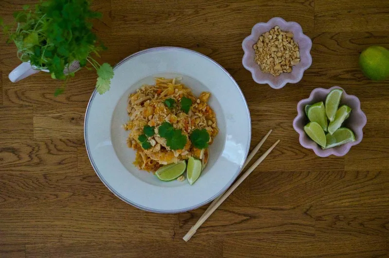 Pad Thai med reker, lime og peanøtter