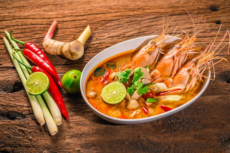 Tom yum goong med reker, sitrongress og chili